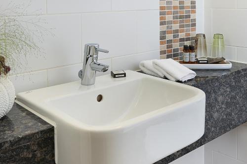 Gallery image of Potters Heron Hotel in Romsey