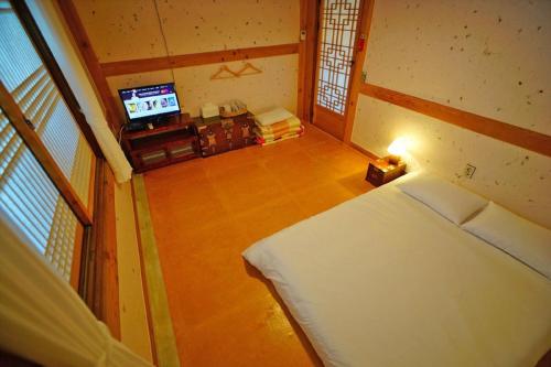 Postel nebo postele na pokoji v ubytování Hanok Gotaek Goeul
