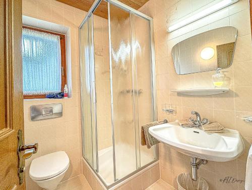 Ένα μπάνιο στο Landhaus Thöni