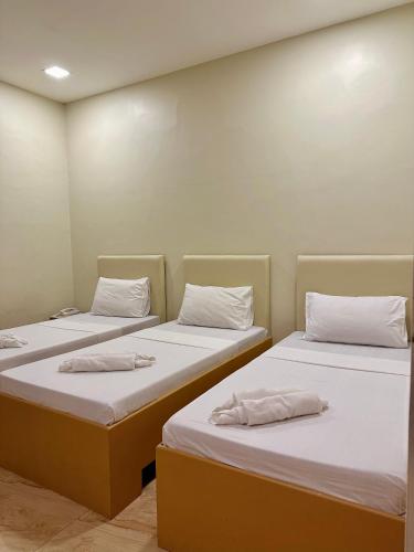 Ένα ή περισσότερα κρεβάτια σε δωμάτιο στο THE VELVET SUITES AND HOTEL