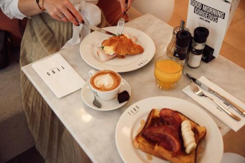 Jídlo v hotelu nebo okolí