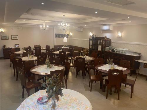 a restaurant with tables and chairs in a room at Edelweiss Pomerode in Pomerode