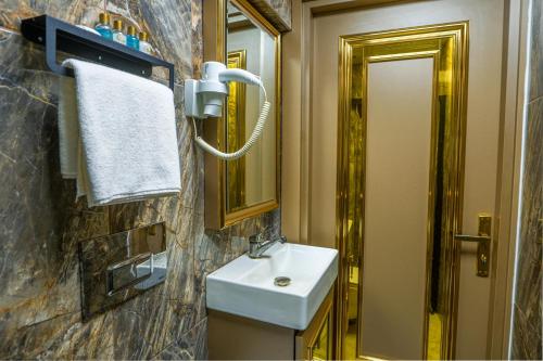 Ένα μπάνιο στο Moonlight Suit Hotel Taksim
