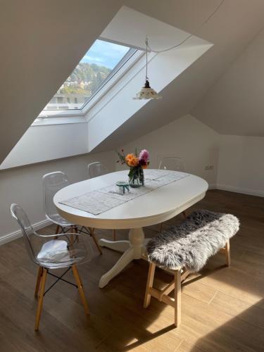 a dining room with a white table and chairs at Kerschbaumer.Apartments in Waidhofen an der Ybbs