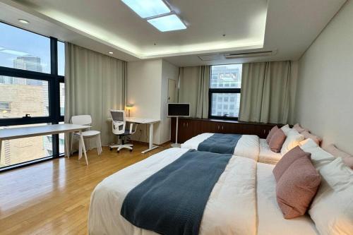 a large bedroom with a large bed and a desk at COEX VIP 15 New Open [2 Queen beds] in Seoul