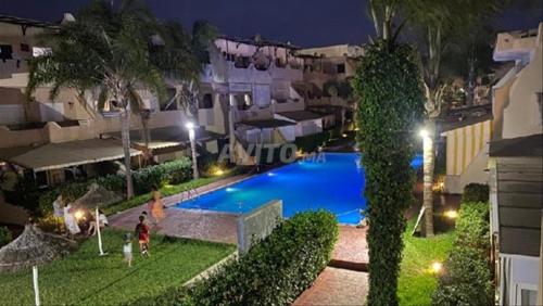 Bazén v ubytování Appartement RESIDENCE « RAYANE BEACH » nebo v jeho okolí