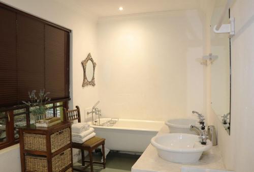a bathroom with a tub and a toilet and a sink at Schaefers' Halt in Dullstroom