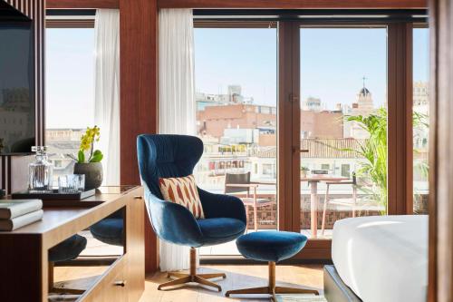 Χώρος καθιστικού στο Thompson Madrid, by Hyatt