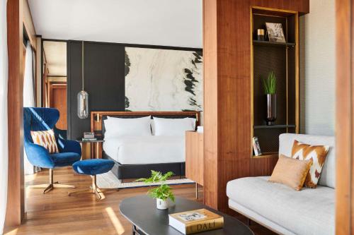 Χώρος καθιστικού στο Thompson Madrid, by Hyatt