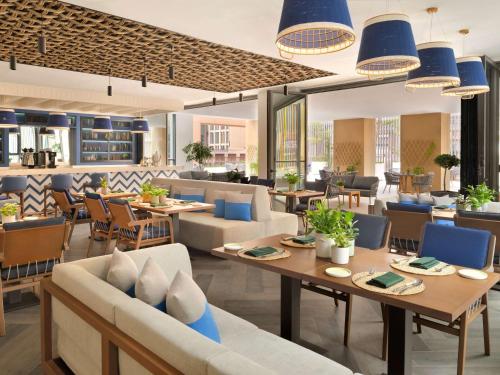 Posezení v ubytování Mercure Dubai Deira