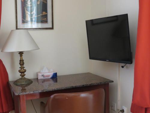 Gallery image of Golden Hill Parker Hotel in Elmina