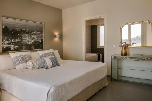 a bedroom with a bed and a dresser in it at Villa Felicity in Svoronata