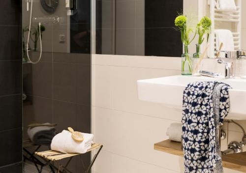 a bathroom with a white sink and a shower at Boutiquehotel Stadthalle in Vienna