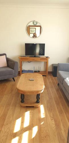 a living room with a coffee table and a couch at m040, Geesala in Geesala