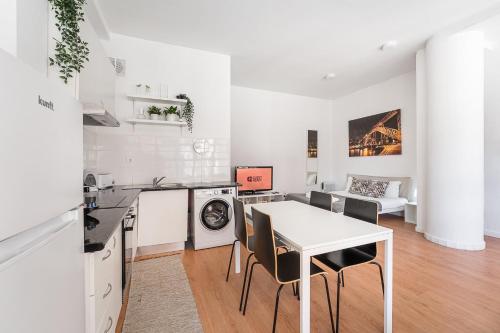 Η κουζίνα ή μικρή κουζίνα στο GuestReady - Bright Retreat in Vila Nova de Gaia