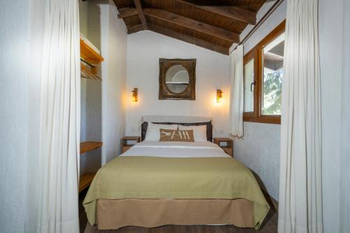 a bedroom with a large bed in a room at Bir Dem Urla in Urla
