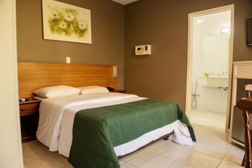 Ένα ή περισσότερα κρεβάτια σε δωμάτιο στο Hotel Vila Verde