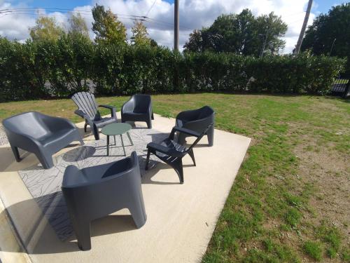 a group of chairs and tables on a patio at Appart 'Hôtel BreakIsleBed Limoges CHU & Fac Médecine Pharma à Pied parking gratuit in Isle