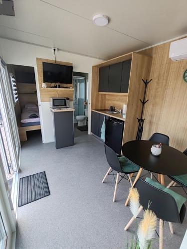 Η κουζίνα ή μικρή κουζίνα στο Oliva Apartman