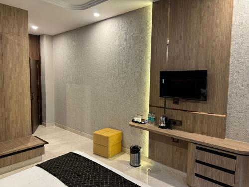 Et tv og/eller underholdning på The Fresco Resort - Haridwar, Uttarakhand.