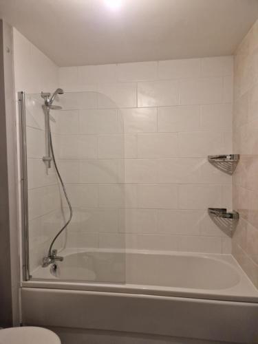 a bathroom with a bath tub with a shower at Stunning 2-Bed Apartment in Coventry in Coventry