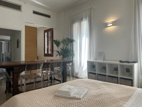 a bedroom with a bed and a desk with chairs at Ca' d'Oro suite in Venice