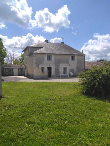 Le Tilleul 9 personnes 5 Chambres 6 lits 15 min du Futuroscope