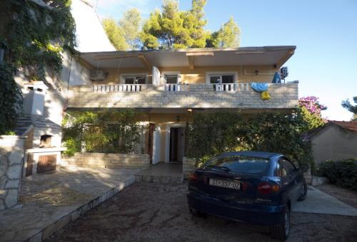 Το κτήριο όπου στεγάζεται  το διαμέρισμα