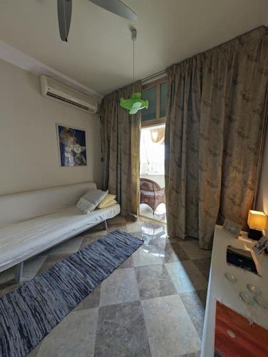 Postel nebo postele na pokoji v ubytování Aswan Nile view Family apartment