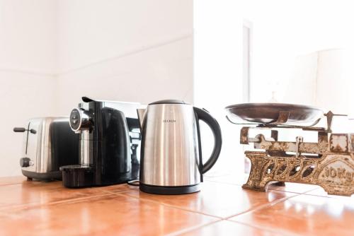 Kemudahan buat kopi dan teh di GuestReady - Sunset Pool House