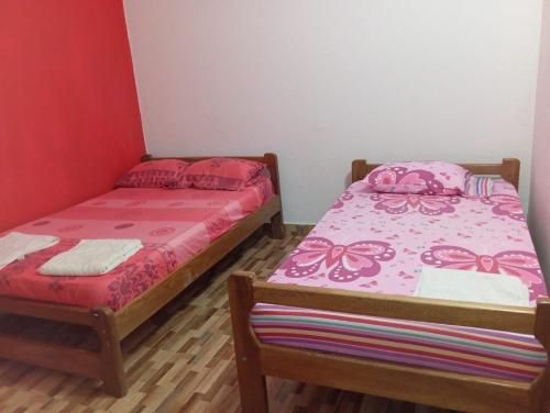 Ein Bett oder Betten in einem Zimmer der Unterkunft Villa del Carmen e hijos