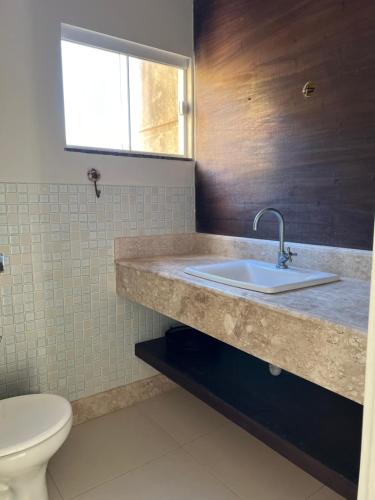 a bathroom with a sink and a toilet at Casa refúgio de paz in Cabo Frio