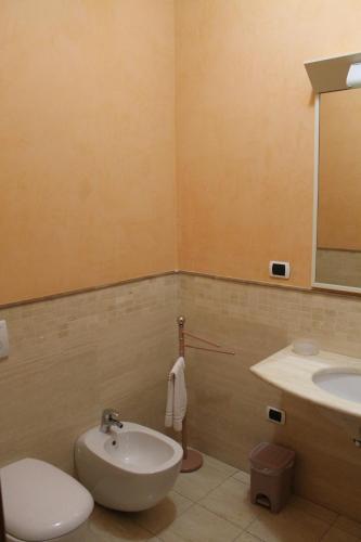 a bathroom with a toilet and a sink at Casa Paolina in Lucca