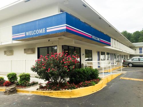 a welcome sign on the front of a building at Motel 6-Bessemer, AL - Birmingham in Bessemer