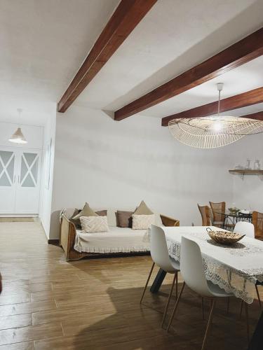 a living room with a couch and a table at Apartamento Casa Rosabella in Caleta de Sebo
