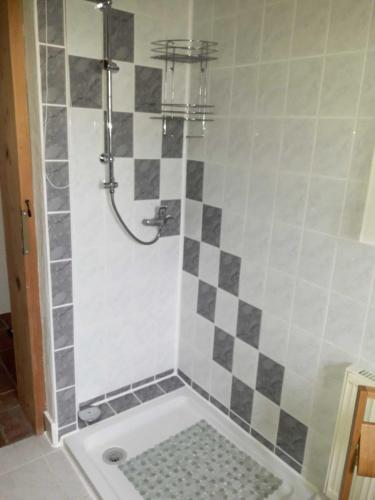 Un baño de Gästezimmer - Fuhrhalterei Maul