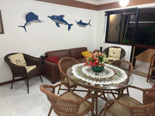 Χώρος καθιστικού στο Flat Guarajuba - 3 quartos 2 andar à Beira Mar - pé areia - governança com arrumadeira e Wi Fi inclusos