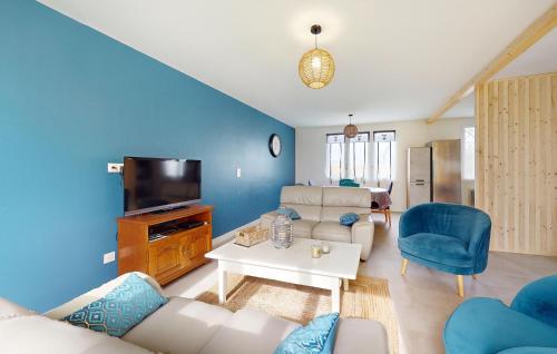 Awesome Home In Chey With Kitchen