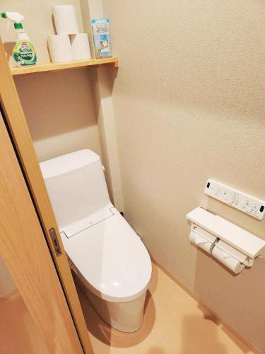 Tamatsukan 玉津館, Detached Hse, JR Tsuruhashi 7min, Kansai Airport 關西空港 57 mins, Namba 6 mins, Nihonbashi 4 mins, Universal Studio 37 mins, Nara 30 mins, Early Check In