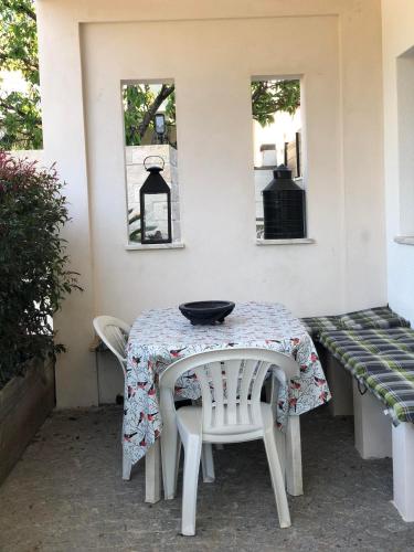 a table with a bowl sitting on top of it at Casa da Avó Olinda in Góis