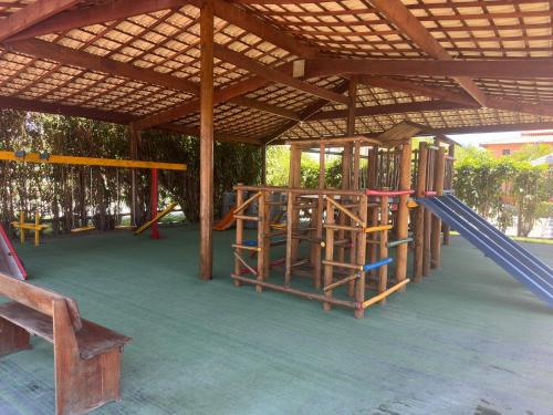 Ο χώρος παιχνιδιού για παιδιά στο Flat Guarajuba - 3 quartos 2 andar à Beira Mar - pé areia - governança com arrumadeira e Wi Fi inclusos