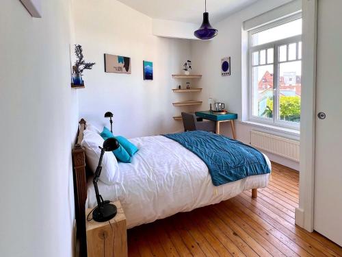 a bedroom with a bed and a desk and a window at KYPRYS - Villa 1930 - Wimereux in Wimereux