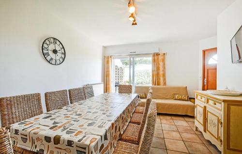 Χώρος καθιστικού στο Beautiful Home In St Ambroix With Wifi