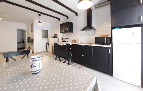 2 Bedroom Cozy Apartment In Peñíscola