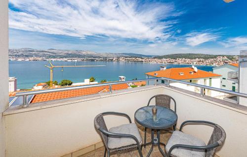 Awesome Apartment In Okrug Gornji