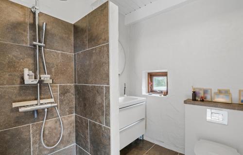 een badkamer met een douche en een toilet bij Pet Friendly Home In Eg With Wifi in Egå