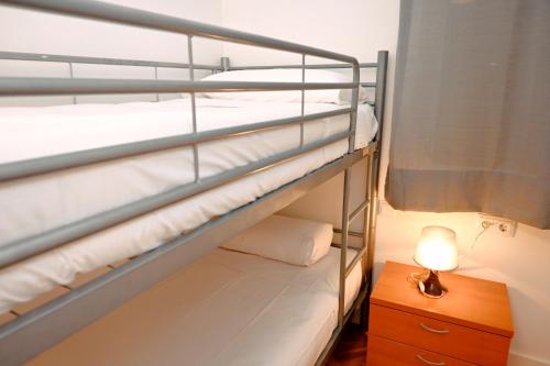 Ένα ή περισσότερα κρεβάτια σε δωμάτιο στο Homenfun Barcelona Eixample ll