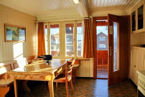 Fotografie z fotogalerie ubytování Family-friendly chalet apt with balcony v destinaci Meiringen