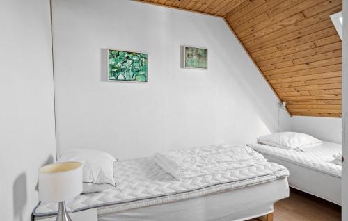 Letto o letti in una camera di Four-Bedroom Holiday Home In Thyboron