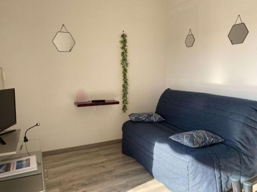 Photo de la galerie de l'établissement Charmant T1 climatisé avec wifi, proche thermes et commerces, balcon, 2 étoiles, Balaruc-les-Bains - FR-1-553-35, à Balaruc-les-Bains